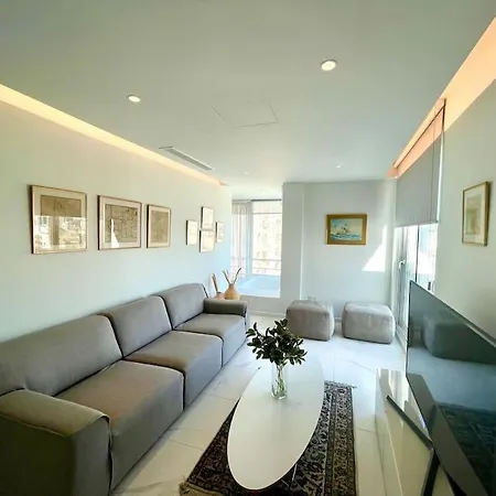 Penthouse Luxury Apartment *